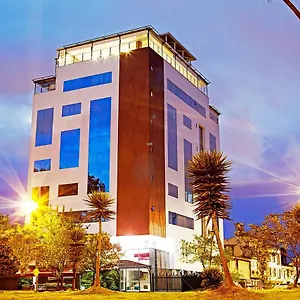 sm-grand-hotel.hotels-bogota.net/
